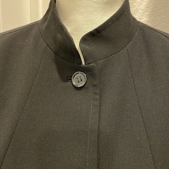 Calvin Klein 2 pc suit. High neck collar jkt w/pkts. Classic slacks w/side pkts. - Picture 10 of 14